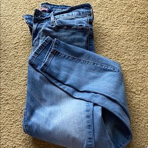 Levi’s denizen light wash jeans!
